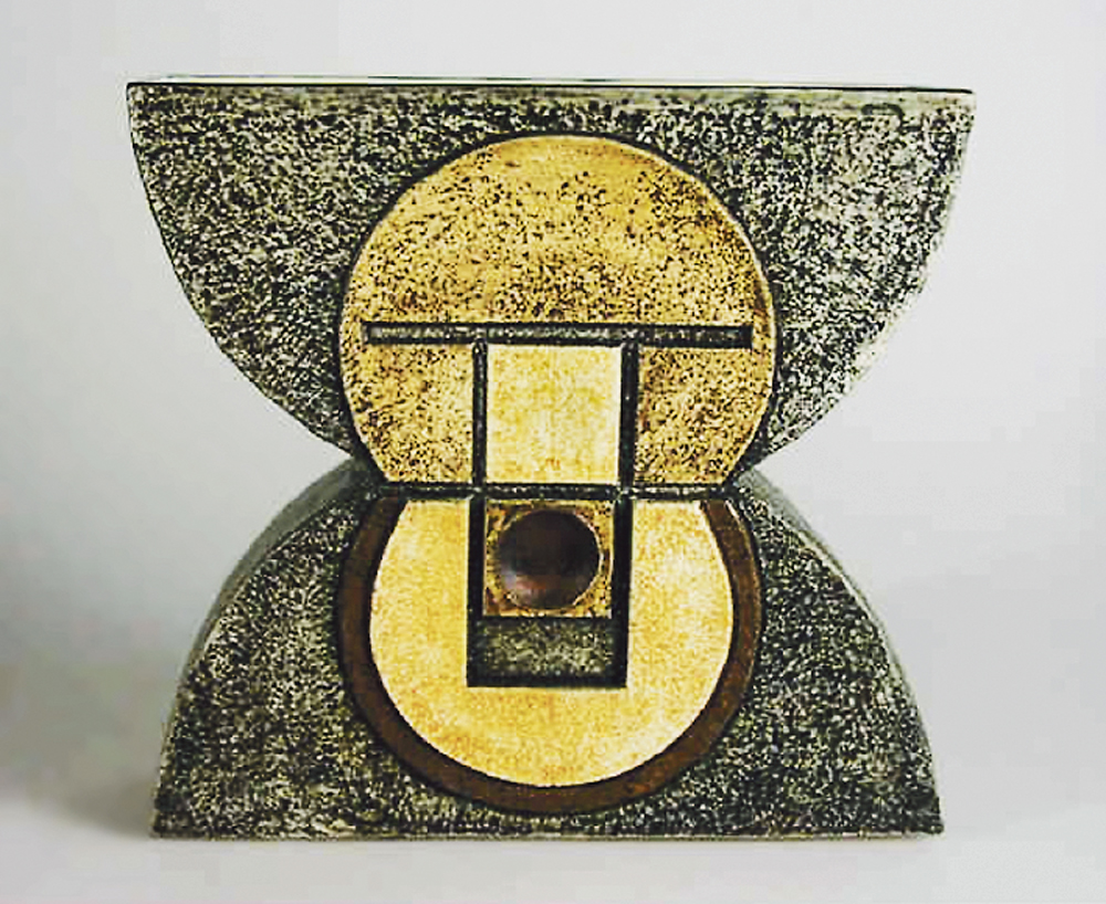 Troika anvil vase